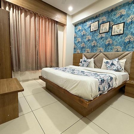 Hotelsuncity Inn Vadodara Exteriör bild