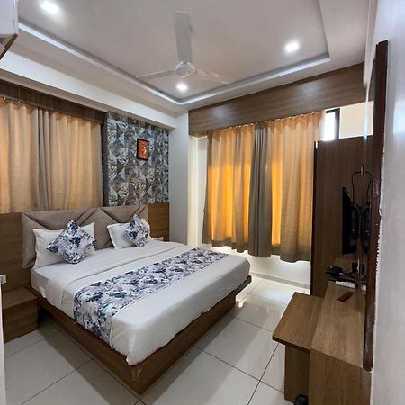 Hotelsuncity Inn Vadodara Exteriör bild