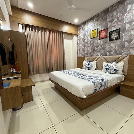 Hotelsuncity Inn Vadodara Exteriör bild