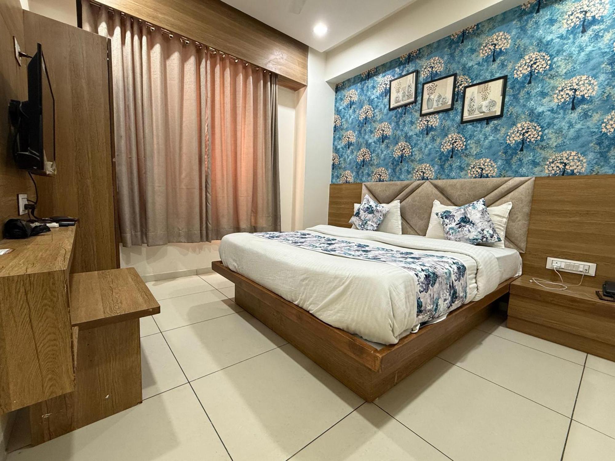 Hotelsuncity Inn Vadodara Exteriör bild