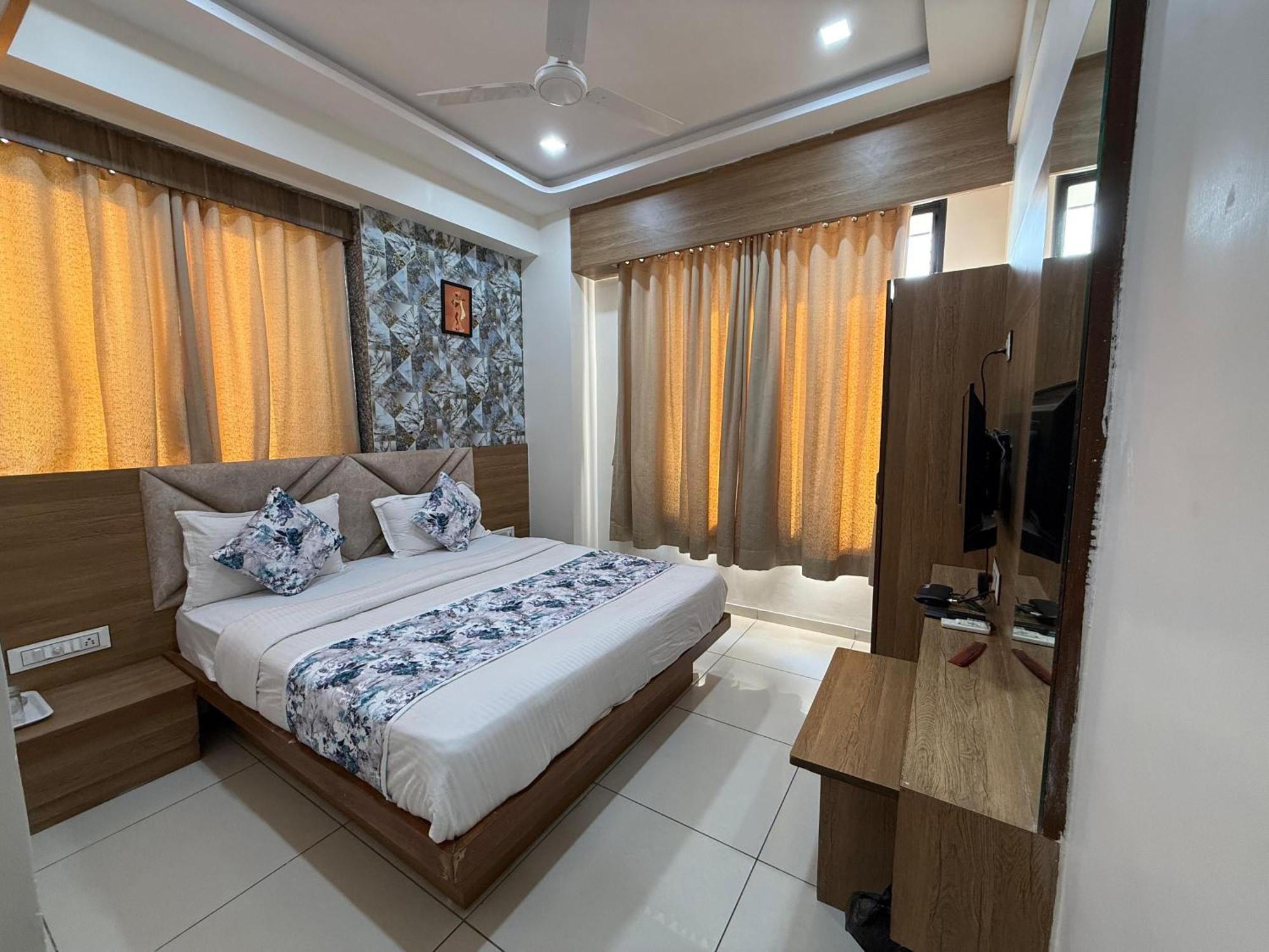 Hotelsuncity Inn Vadodara Exteriör bild